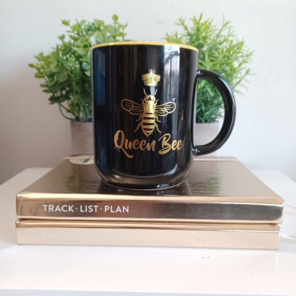 Queen Bee Mug | Ceramic | 15 oz | Black, Gold & Yellow - Picture 4 of 4